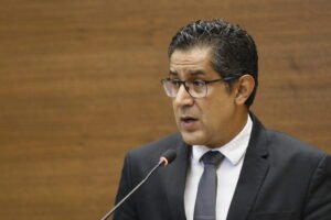 La responsabilidad fiscal: El Ministro de Hacienda y la reducción de los giros completos